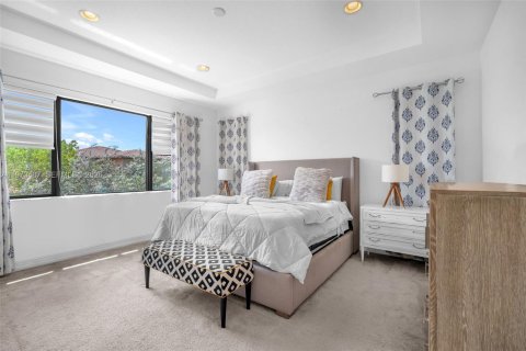 Снять в аренду виллу или дом в Пемброк-Пайнс, Флорида 4 спальни, 223.06м2, № 2036240 - фото 25