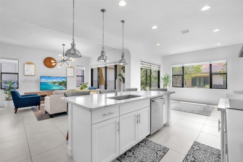 Снять в аренду виллу или дом в Пемброк-Пайнс, Флорида 4 спальни, 223.06м2, № 2036240 - фото 15