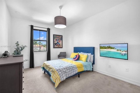 Снять в аренду виллу или дом в Пемброк-Пайнс, Флорида 4 спальни, 223.06м2, № 2036240 - фото 30