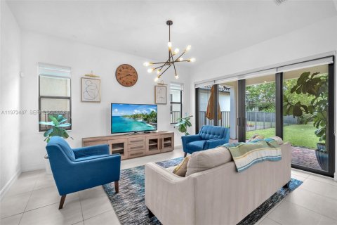 Снять в аренду виллу или дом в Пемброк-Пайнс, Флорида 4 спальни, 223.06м2, № 2036240 - фото 4