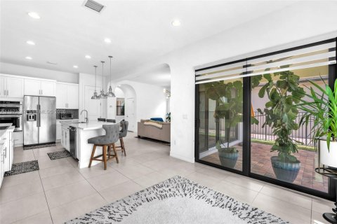 Снять в аренду виллу или дом в Пемброк-Пайнс, Флорида 4 спальни, 223.06м2, № 2036240 - фото 17