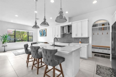 Снять в аренду виллу или дом в Пемброк-Пайнс, Флорида 4 спальни, 223.06м2, № 2036240 - фото 9