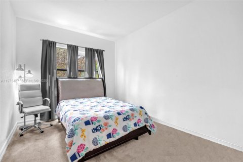 Снять в аренду виллу или дом в Пемброк-Пайнс, Флорида 4 спальни, 223.06м2, № 2036240 - фото 20