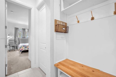 Снять в аренду виллу или дом в Пемброк-Пайнс, Флорида 4 спальни, 223.06м2, № 2036240 - фото 18