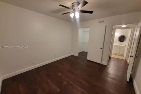 Condo in Tamarac, Florida, 2 bedrooms  № 1710315 - photo 5