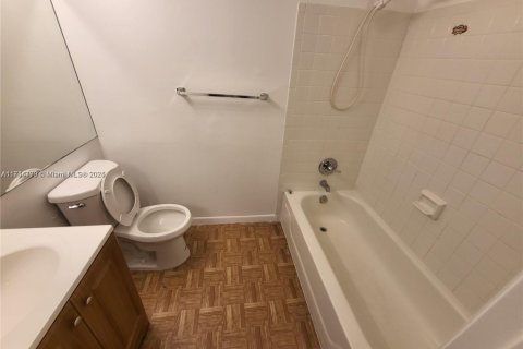 Condo in Tamarac, Florida, 2 bedrooms  № 1710315 - photo 7