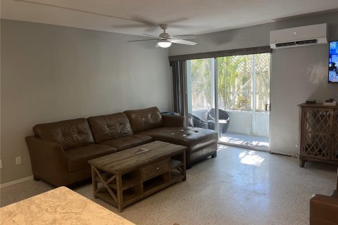 Condominio en venta en Cocoa Beach, Florida, 1 dormitorio, 69.68 m2 № 1517715 - foto 3