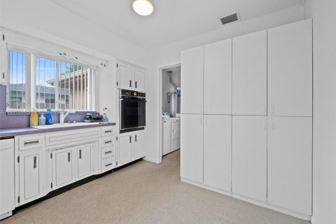 Купить виллу или дом в Плантация, Флорида 3 спальни, 154.78м2, № 1991745 - фото 5