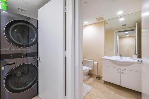 Copropriété à louer à Hallandale Beach, Floride: 2 chambres, 165.55 m2 № 1167763 - photo 27