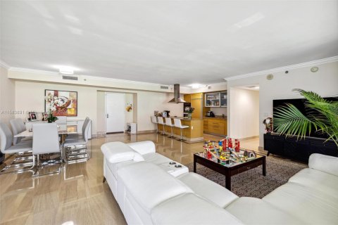 Copropriété à louer à Hallandale Beach, Floride: 2 chambres, 165.55 m2 № 1167763 - photo 7