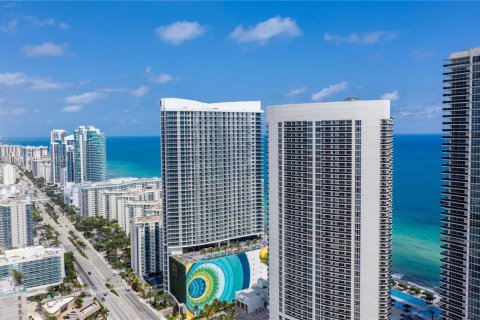 Copropriété à louer à Hallandale Beach, Floride: 2 chambres, 165.55 m2 № 1167763 - photo 30
