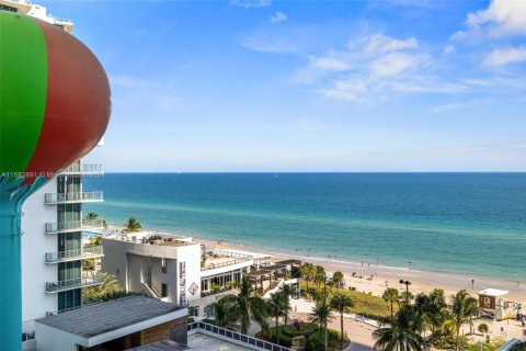Copropriété à louer à Hallandale Beach, Floride: 2 chambres, 165.55 m2 № 1167763 - photo 1