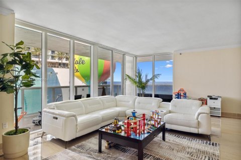 Copropriété à louer à Hallandale Beach, Floride: 2 chambres, 165.55 m2 № 1167763 - photo 5