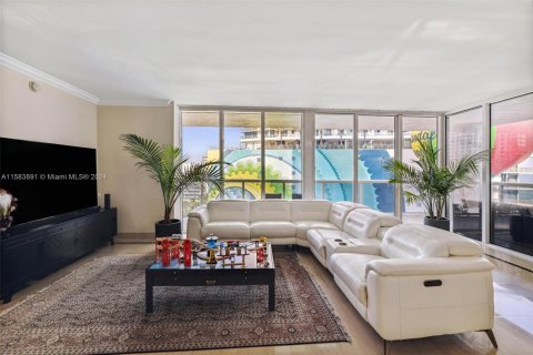 Copropriété à louer à Hallandale Beach, Floride: 2 chambres, 165.55 m2 № 1167763 - photo 4