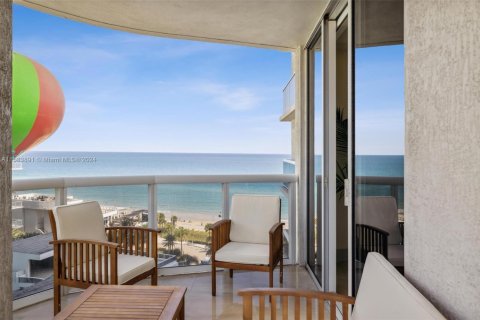 Copropriété à louer à Hallandale Beach, Floride: 2 chambres, 165.55 m2 № 1167763 - photo 2