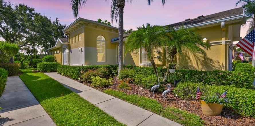 Condominio en Sun City Center, Florida, 2 dormitorios № 1873202