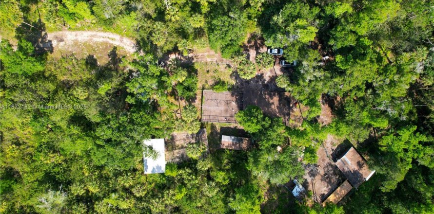 Land in Naples, Florida № 2021579