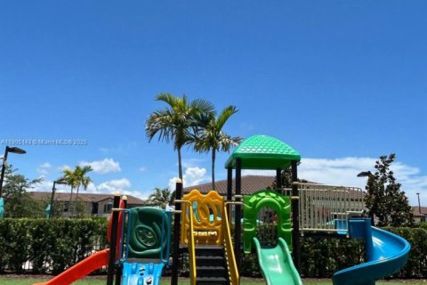 Townhouse in Homestead, Florida 3 bedrooms, 123.19 sq.m. № 1956107 - photo 17