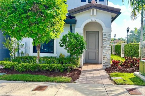 Townhouse in Homestead, Florida 3 bedrooms, 123.19 sq.m. № 1956107 - photo 1