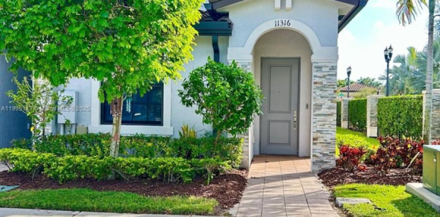 Townhouse in Homestead, Florida 3 bedrooms, 123.19 sq.m. № 1956107