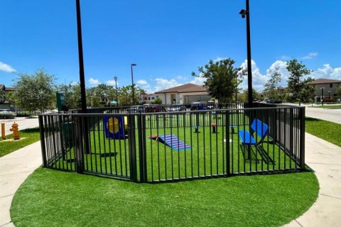 Townhouse in Homestead, Florida 3 bedrooms, 123.19 sq.m. № 1956107 - photo 20