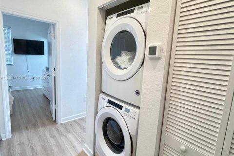 Townhouse in Homestead, Florida 3 bedrooms, 123.19 sq.m. № 1956107 - photo 11