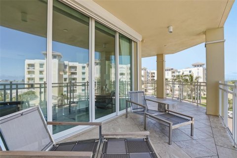 Condo in Tierra Verde, Florida, 3 bedrooms № 2216973 - photo 21