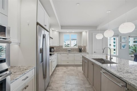Condo in Tierra Verde, Florida, 3 bedrooms № 2216973 - photo 12