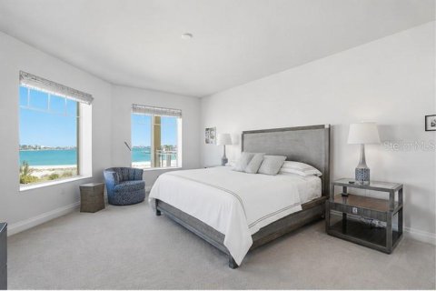 Condo in Tierra Verde, Florida, 3 bedrooms № 2216973 - photo 25