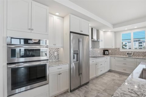 Condo in Tierra Verde, Florida, 3 bedrooms № 2216973 - photo 13