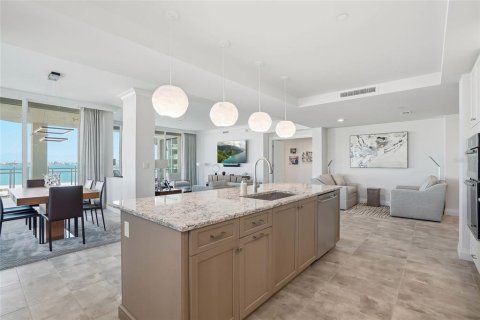 Condo in Tierra Verde, Florida, 3 bedrooms № 2216973 - photo 11