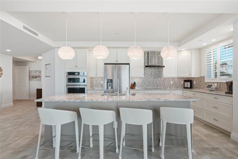 Condo in Tierra Verde, Florida, 3 bedrooms № 2216973 - photo 15