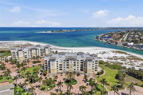 Condo in Tierra Verde, Florida, 3 bedrooms № 2216973 - photo 6