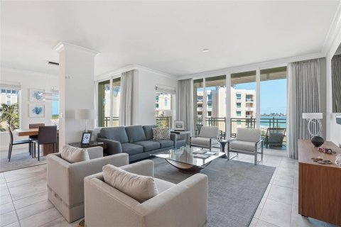 Condo in Tierra Verde, Florida, 3 bedrooms № 2216973 - photo 18