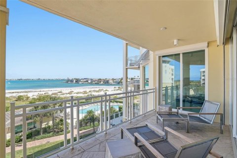 Condominio en Tierra Verde, Florida, 3 dormitorios № 2216973