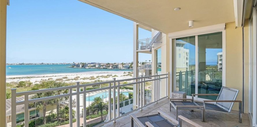 Condo in Tierra Verde, Florida, 3 bedrooms № 2216973