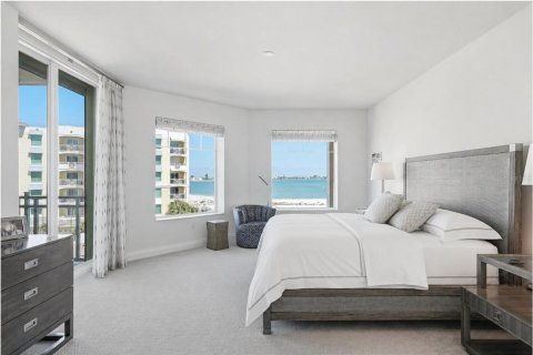 Condo in Tierra Verde, Florida, 3 bedrooms № 2216973 - photo 5