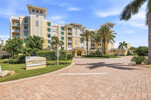 Condo in Tierra Verde, Florida, 3 bedrooms № 2216973 - photo 2