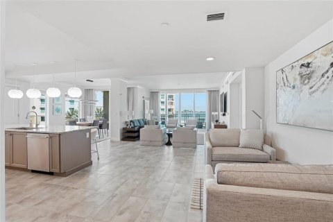 Condo in Tierra Verde, Florida, 3 bedrooms № 2216973 - photo 9