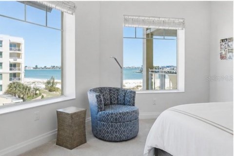 Condo in Tierra Verde, Florida, 3 bedrooms № 2216973 - photo 27