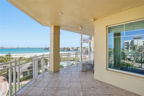 Condo in Tierra Verde, Florida, 3 bedrooms № 2216973 - photo 22
