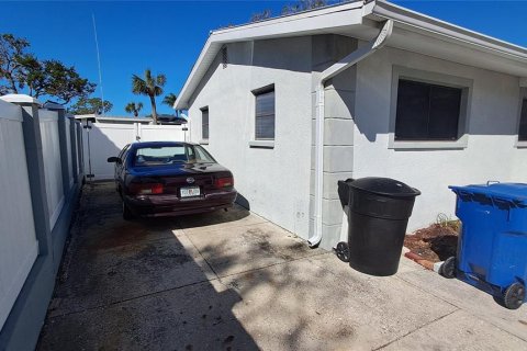 House in Saint Petersburg, Florida 3 bedrooms, 106.84 sq.m. № 1409902 - photo 9
