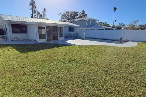 House in Saint Petersburg, Florida 3 bedrooms, 106.84 sq.m. № 1409902 - photo 8