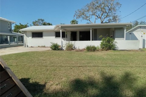 House in Saint Petersburg, Florida 3 bedrooms, 106.84 sq.m. № 1409902 - photo 1