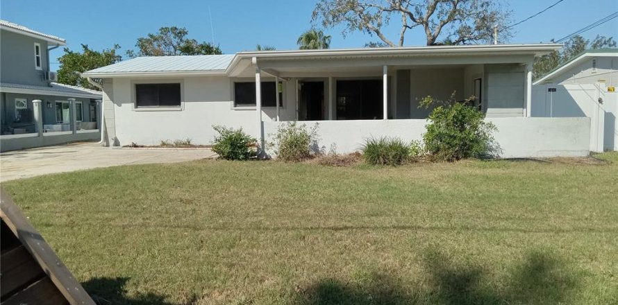 House in Saint Petersburg, Florida 3 bedrooms, 106.84 sq.m. № 1409902