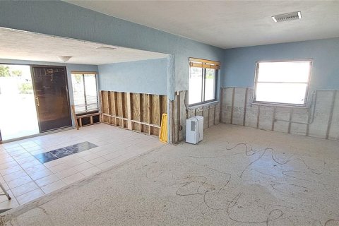 House in Saint Petersburg, Florida 3 bedrooms, 106.84 sq.m. № 1409902 - photo 11