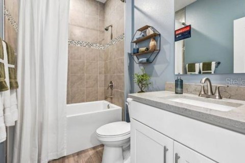 House in Venice, Florida 3 bedrooms, 189.89 sq.m. № 2212878 - photo 6