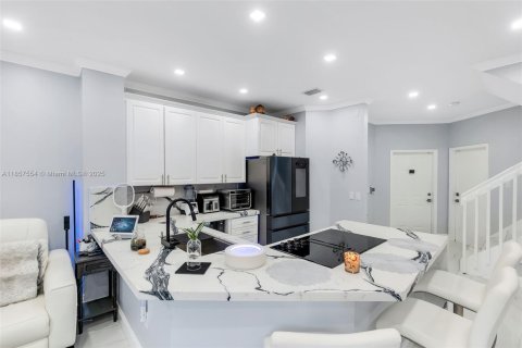 Touwnhouse à vendre à Pembroke Pines, Floride: 2 chambres, 121.89 m2 № 1881488 - photo 11