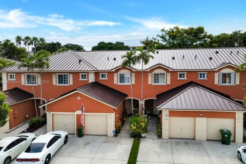 Touwnhouse à vendre à Pembroke Pines, Floride: 2 chambres, 121.89 m2 № 1881488 - photo 3