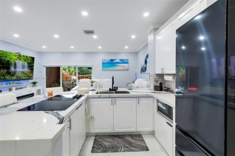 Touwnhouse à vendre à Pembroke Pines, Floride: 2 chambres, 121.89 m2 № 1881488 - photo 12